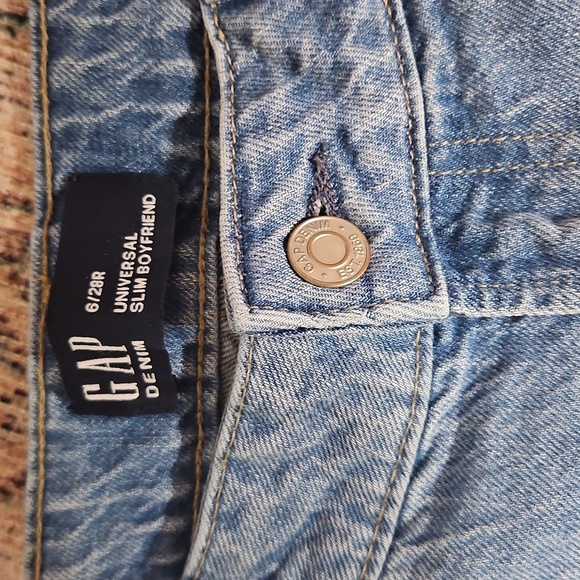 GAP Universal Slim Boyfriend Jeans - Picture 4 of 8